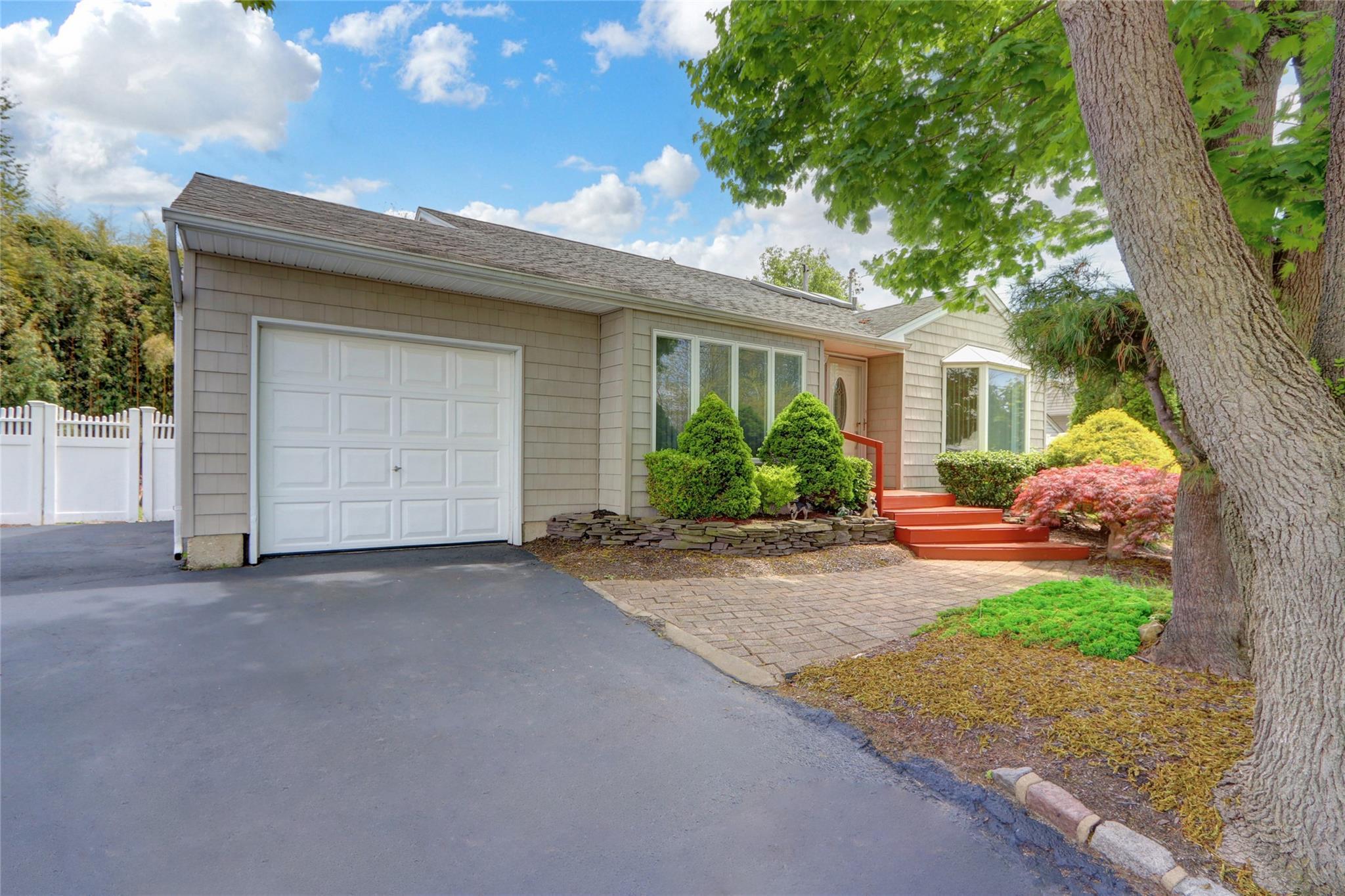 Single Family Santapogue  Suffolk County, NY 11757, MLS-860882-2