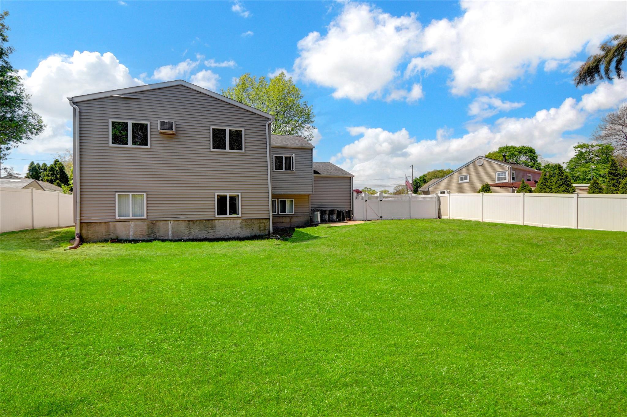 Single Family Santapogue  Suffolk County, NY 11757, MLS-860882-26