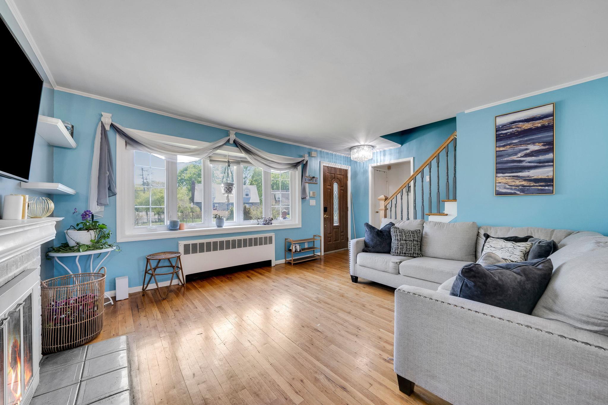 Single Family Grand  Nassau County, NY 11520, MLS-860885-11