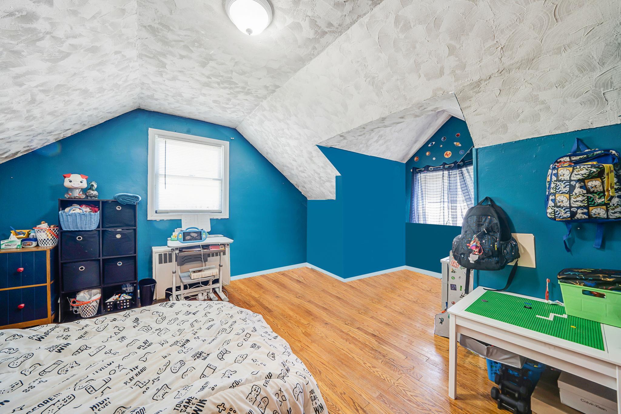 Single Family Grand  Nassau County, NY 11520, MLS-860885-17