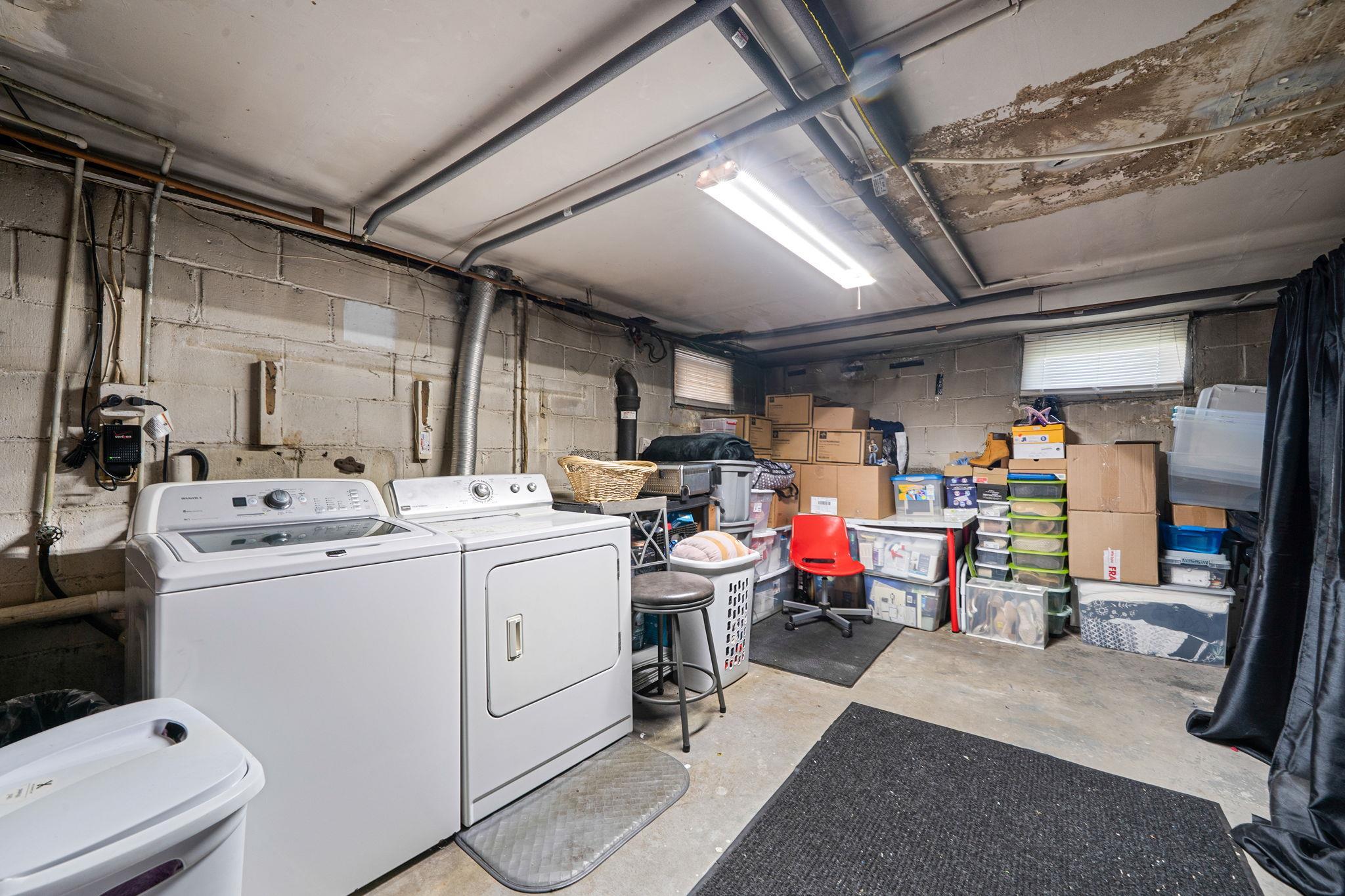 Single Family Grand  Nassau County, NY 11520, MLS-860885-29