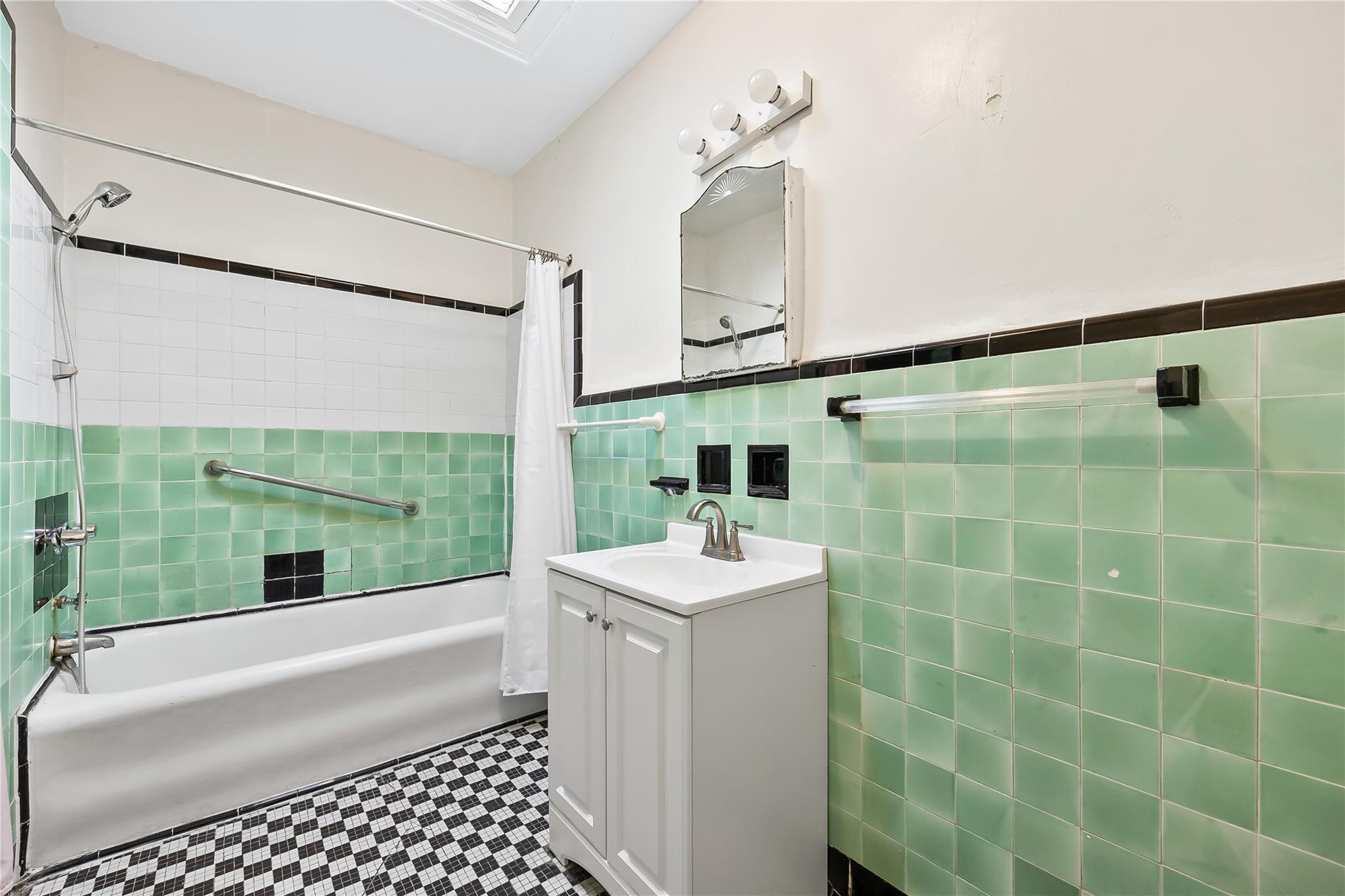 Single Family 167th  Queens, NY 11358, MLS-860891-15