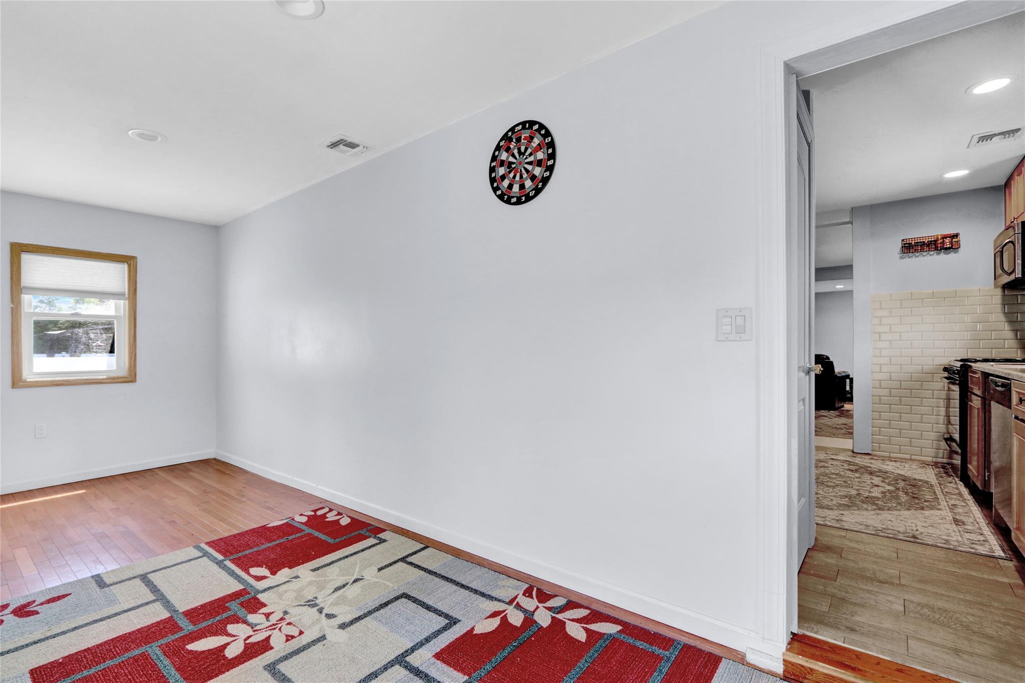 Single Family Grand  Suffolk County, NY 11757, MLS-860909-12