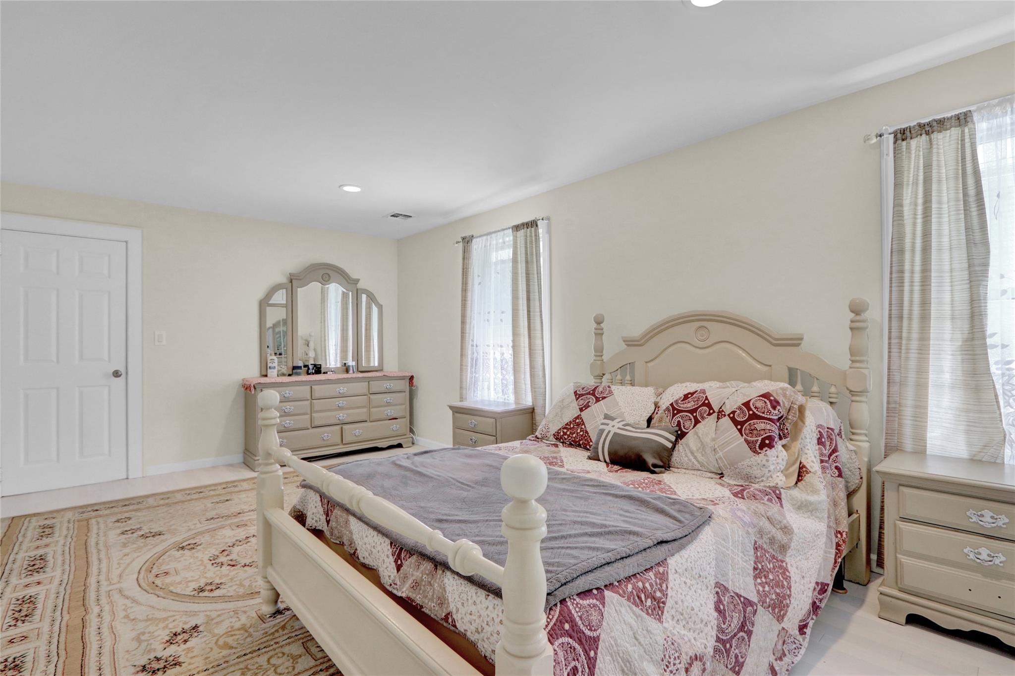 Single Family Grand  Suffolk County, NY 11757, MLS-860909-18