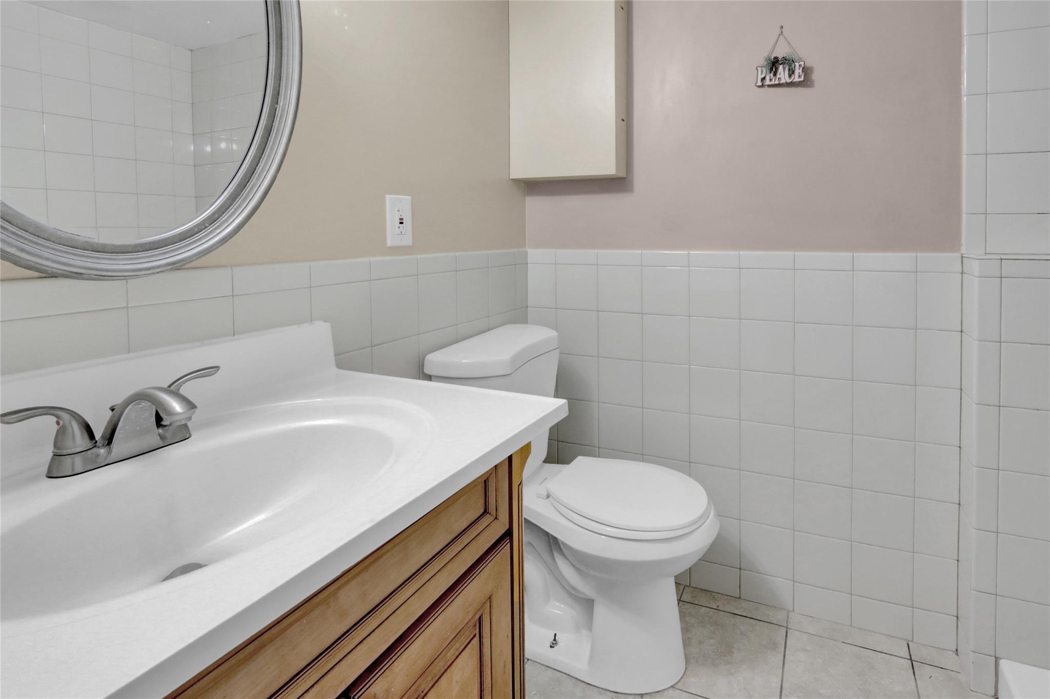 Single Family Grand  Suffolk County, NY 11757, MLS-860909-20