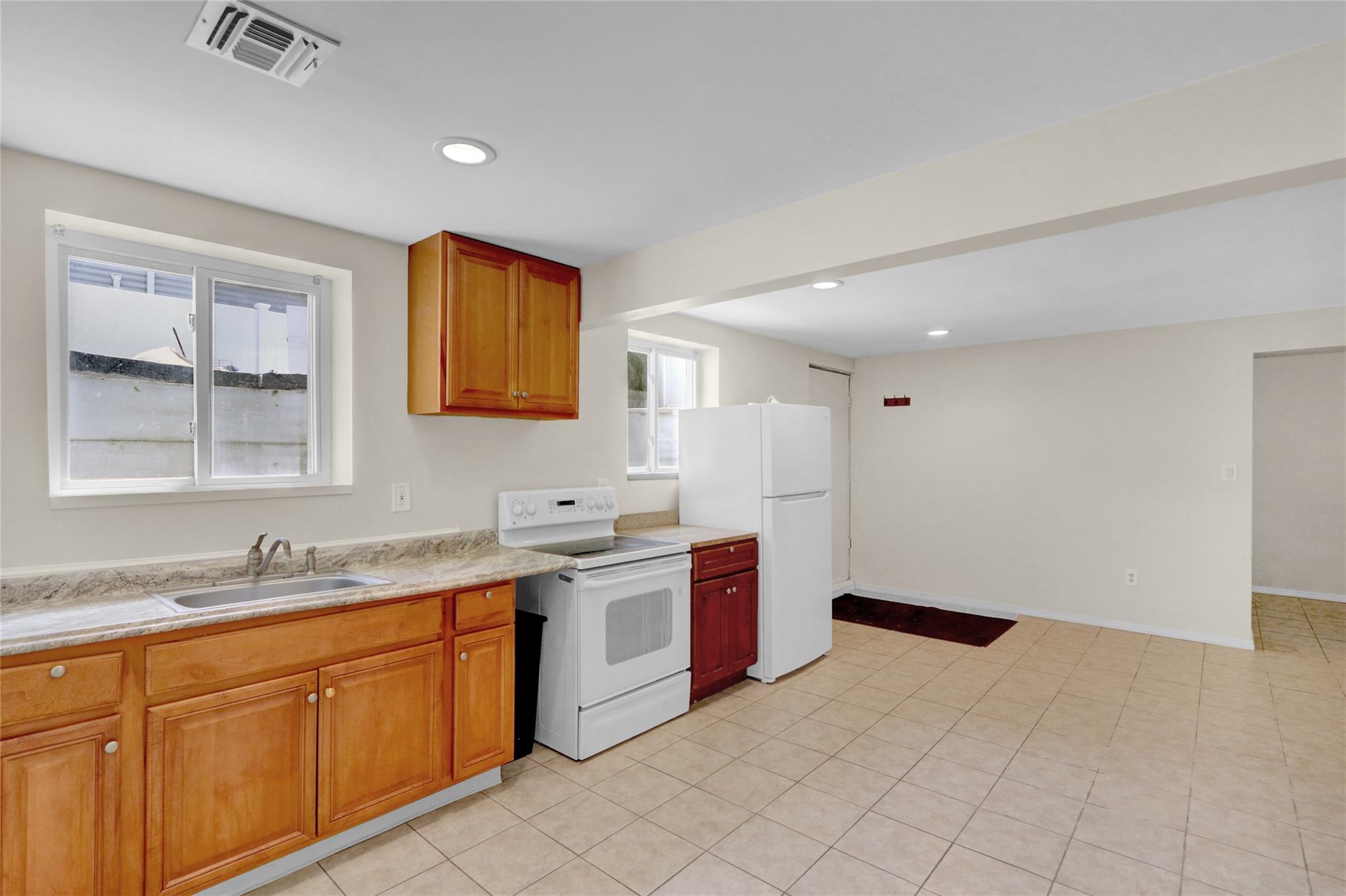Single Family Grand  Suffolk County, NY 11757, MLS-860909-21