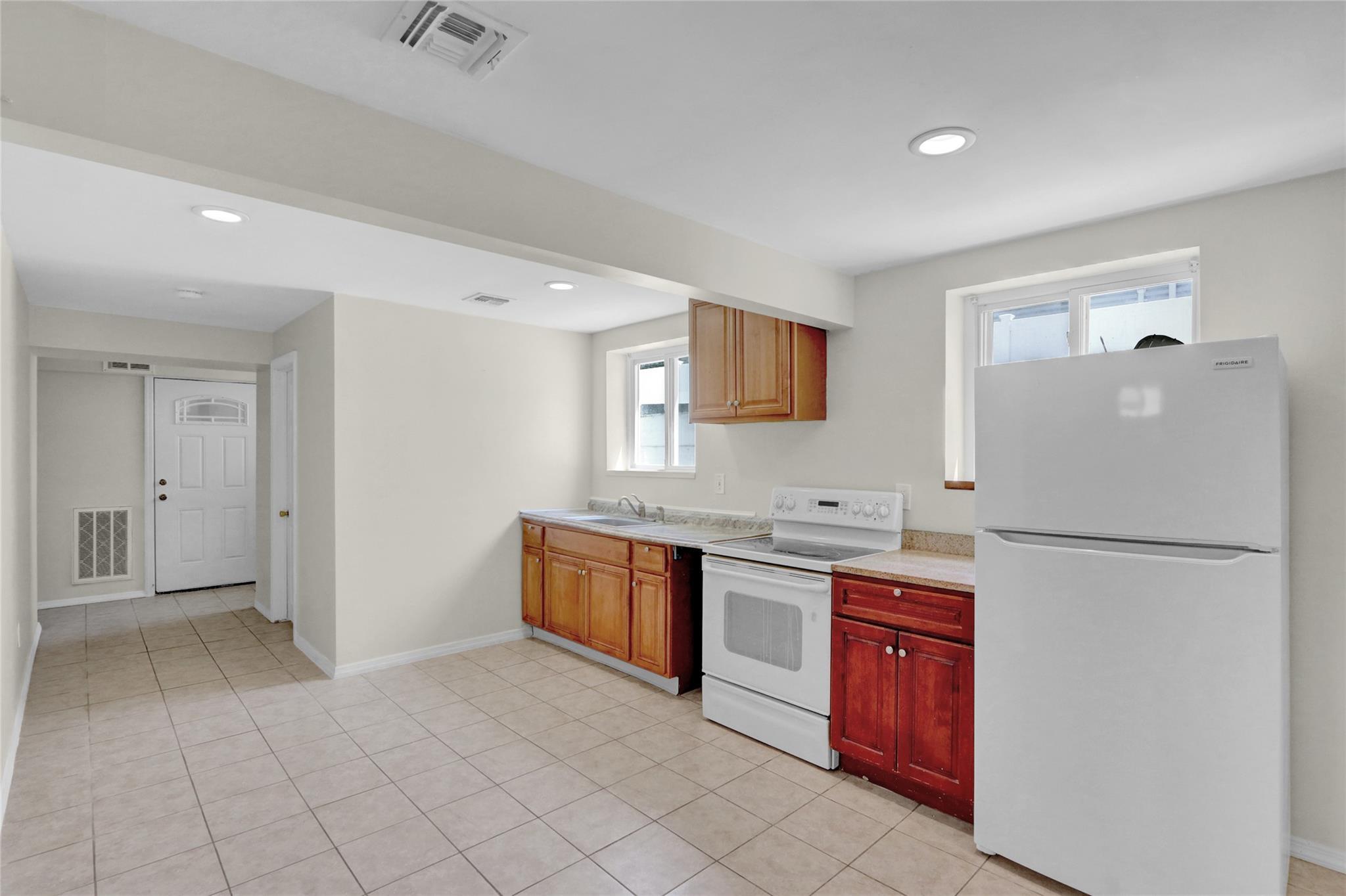 Single Family Grand  Suffolk County, NY 11757, MLS-860909-22