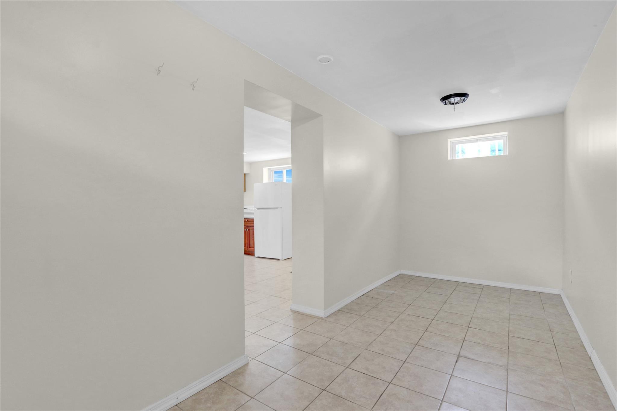 Single Family Grand  Suffolk County, NY 11757, MLS-860909-24