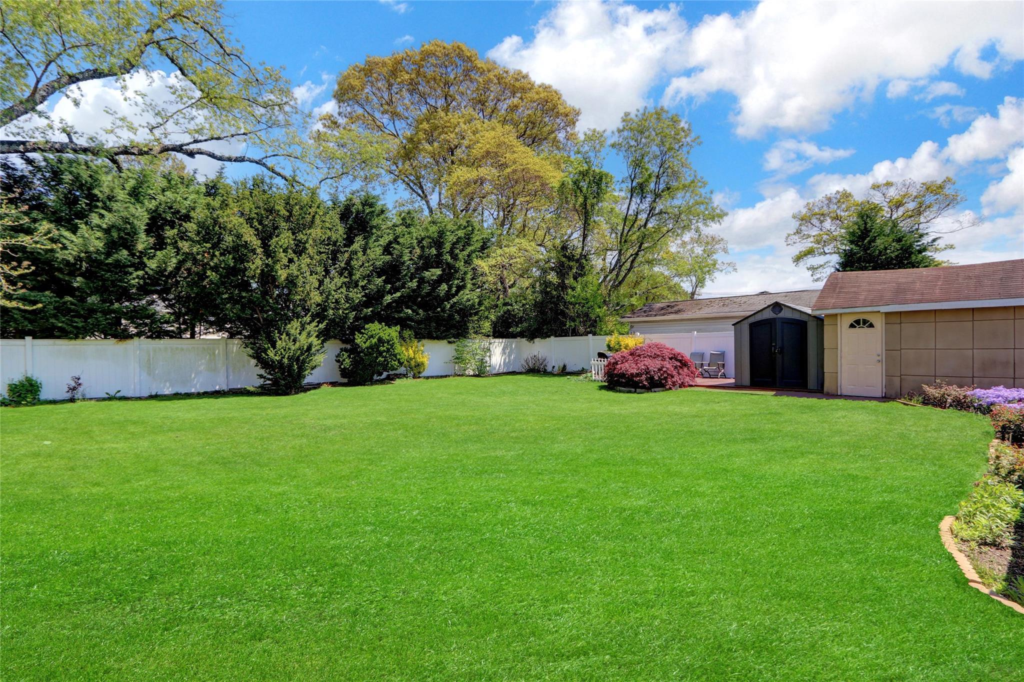Single Family Grand  Suffolk County, NY 11757, MLS-860909-29