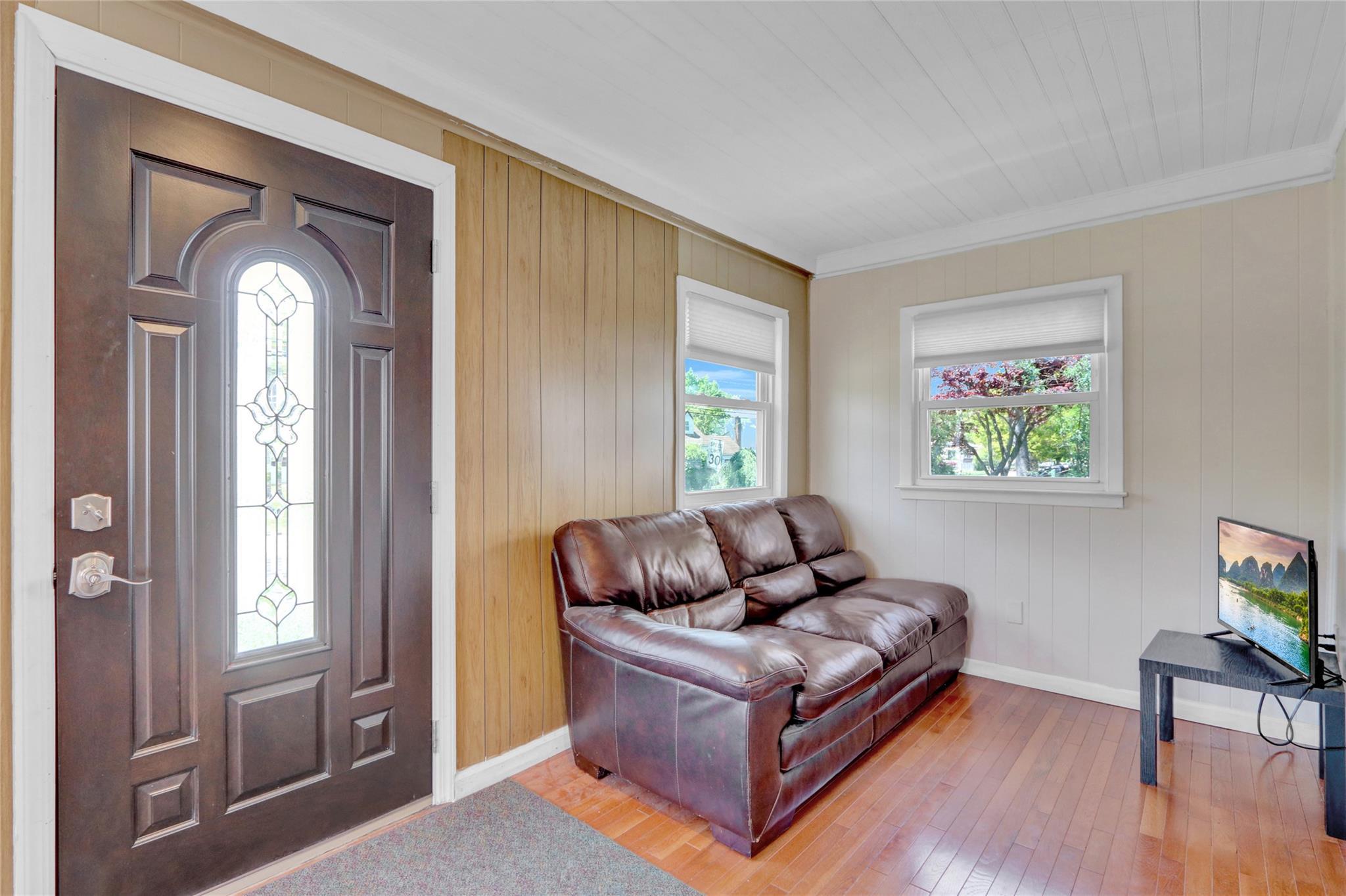 Single Family Grand  Suffolk County, NY 11757, MLS-860909-3
