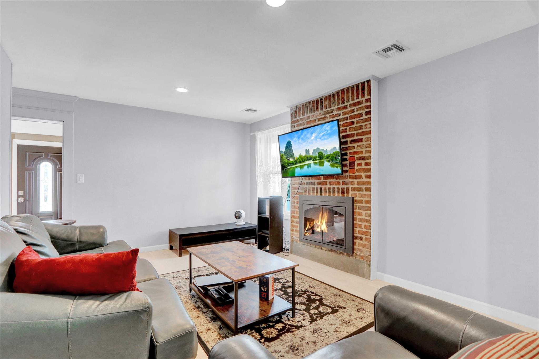 Single Family Grand  Suffolk County, NY 11757, MLS-860909-4