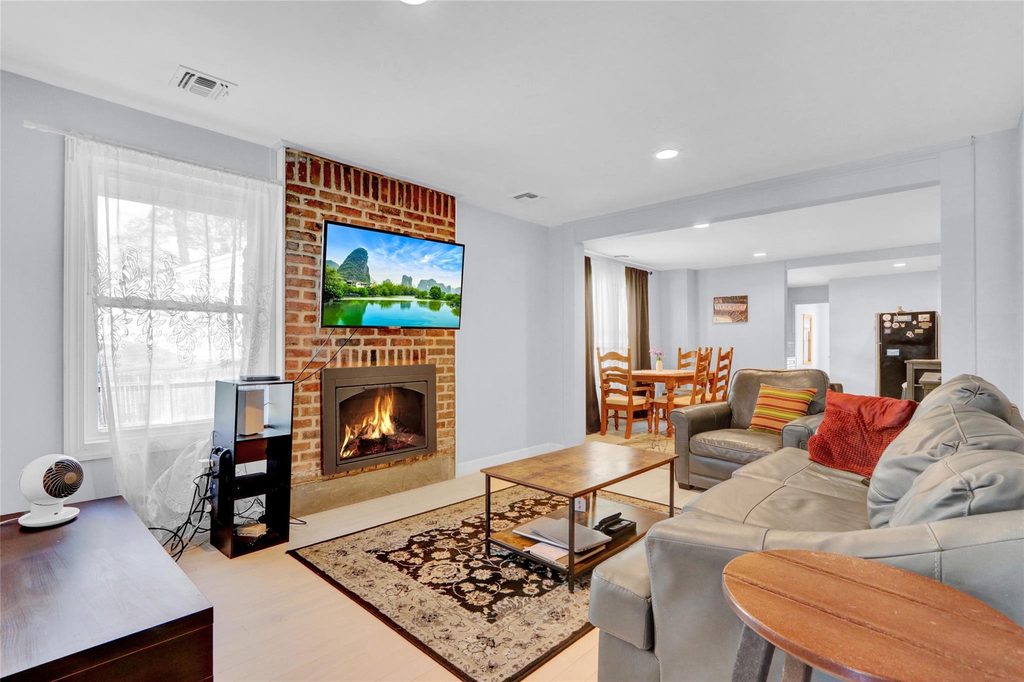 Single Family Grand  Suffolk County, NY 11757, MLS-860909-5