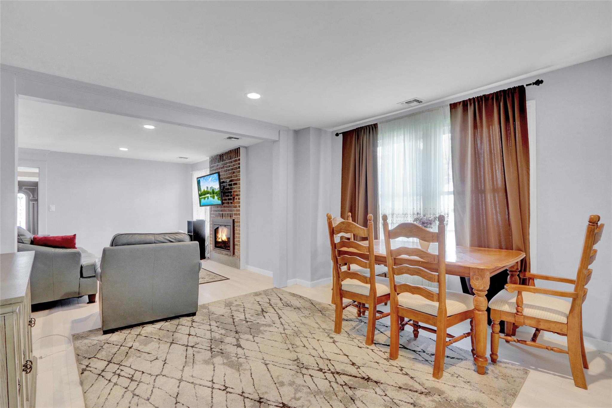 Single Family Grand  Suffolk County, NY 11757, MLS-860909-7