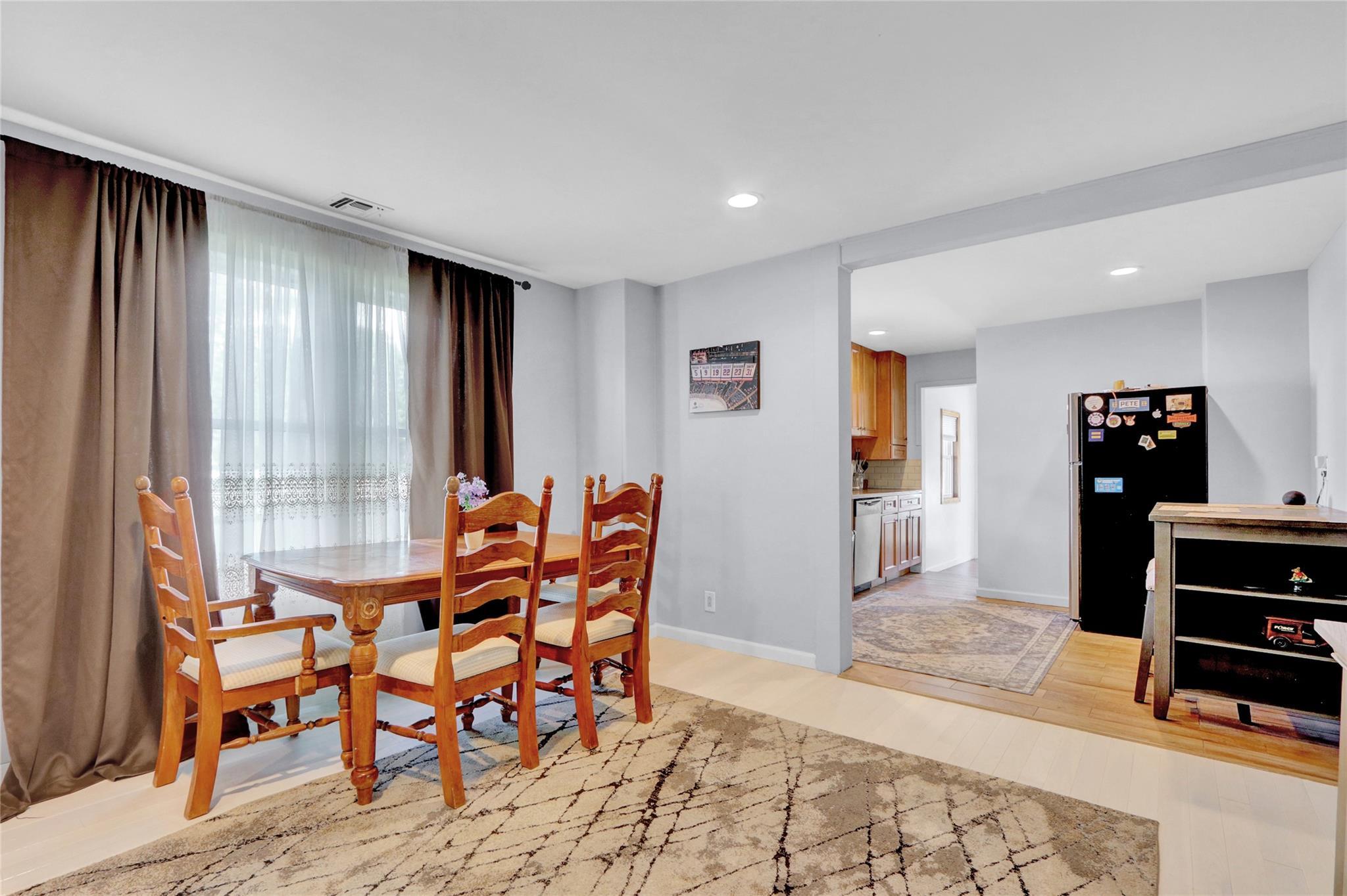 Single Family Grand  Suffolk County, NY 11757, MLS-860909-8