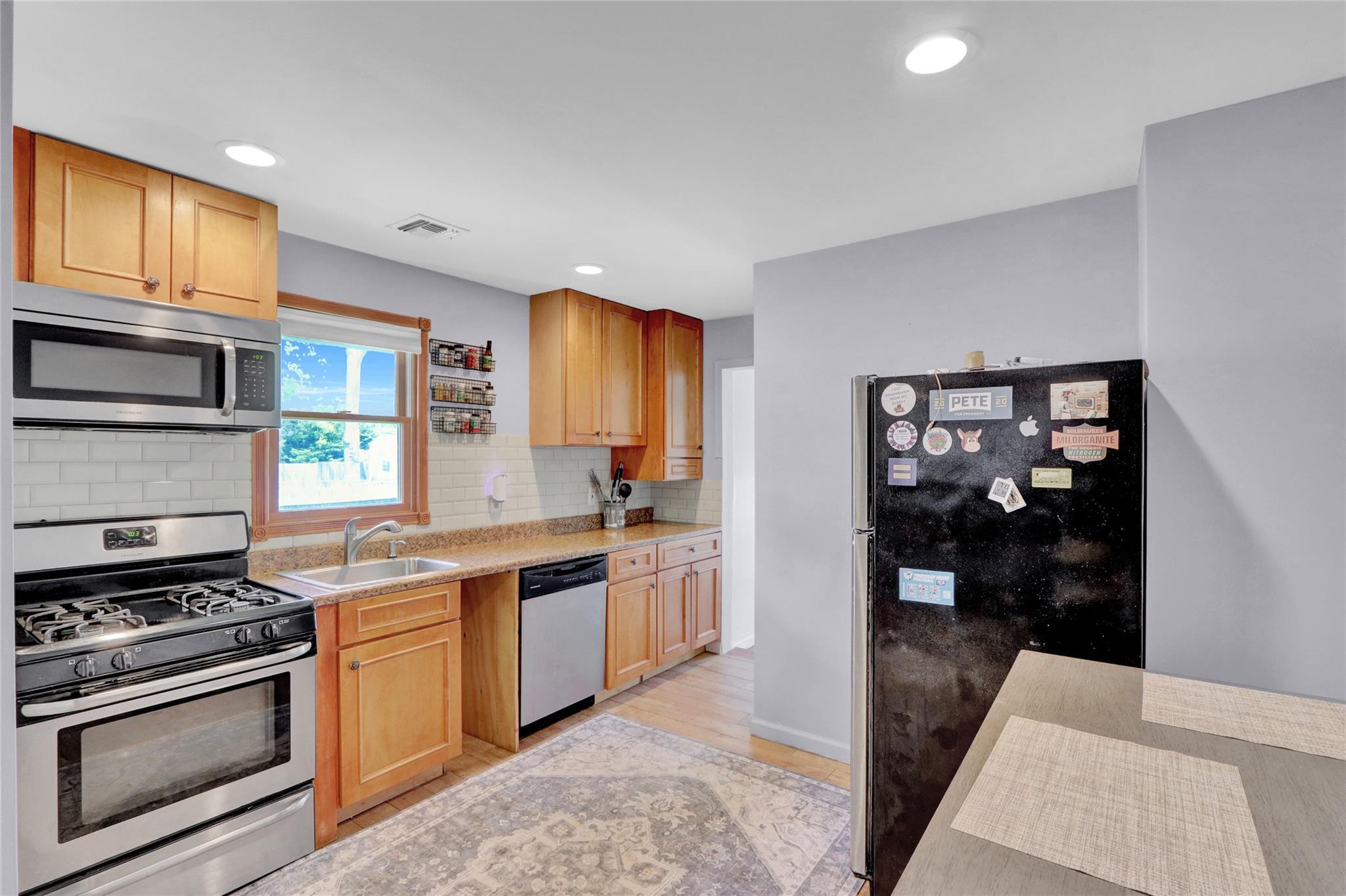 Single Family Grand  Suffolk County, NY 11757, MLS-860909-9