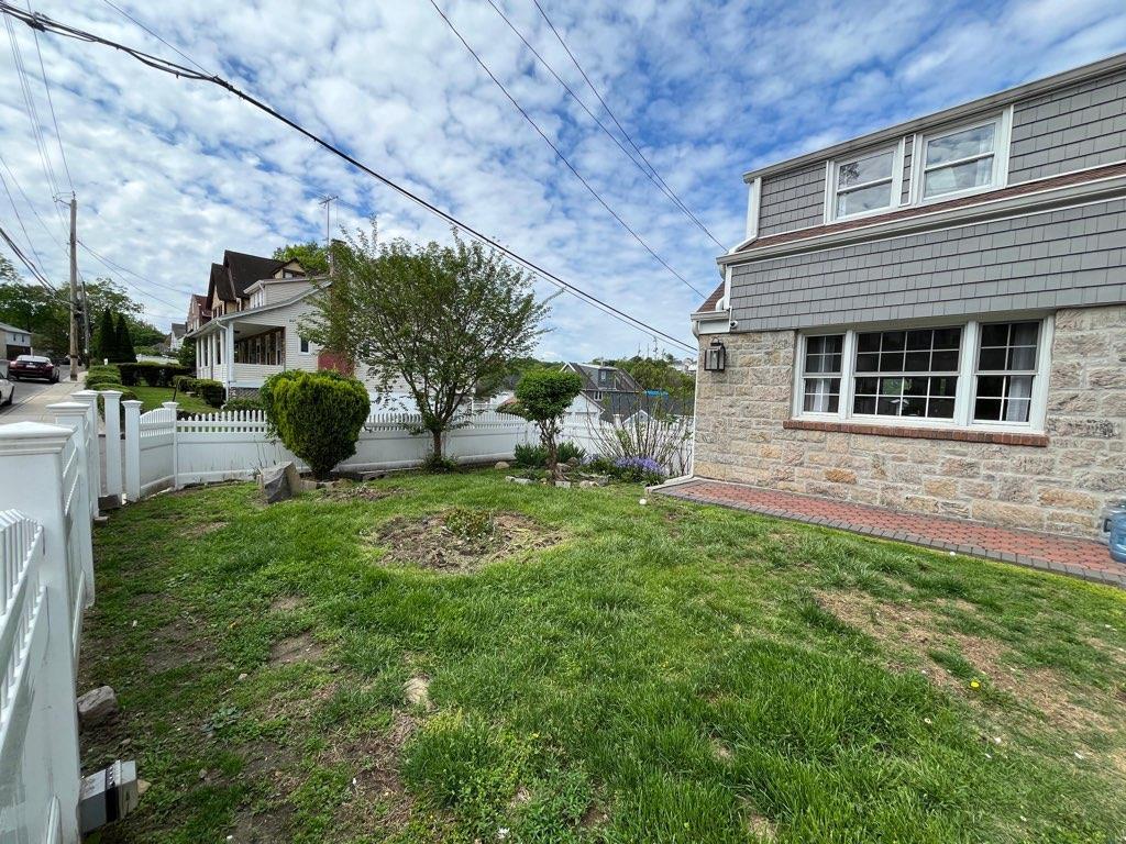 Single Family Sedgwick  Westchester County, NY 10705, MLS-860914-16