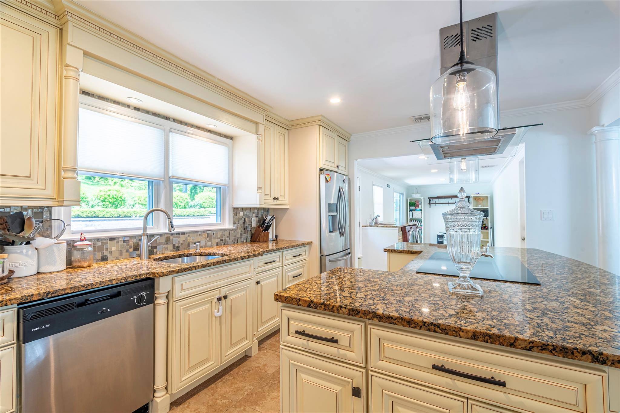 Single Family Grayon  Suffolk County, NY 11746, MLS-860917-17