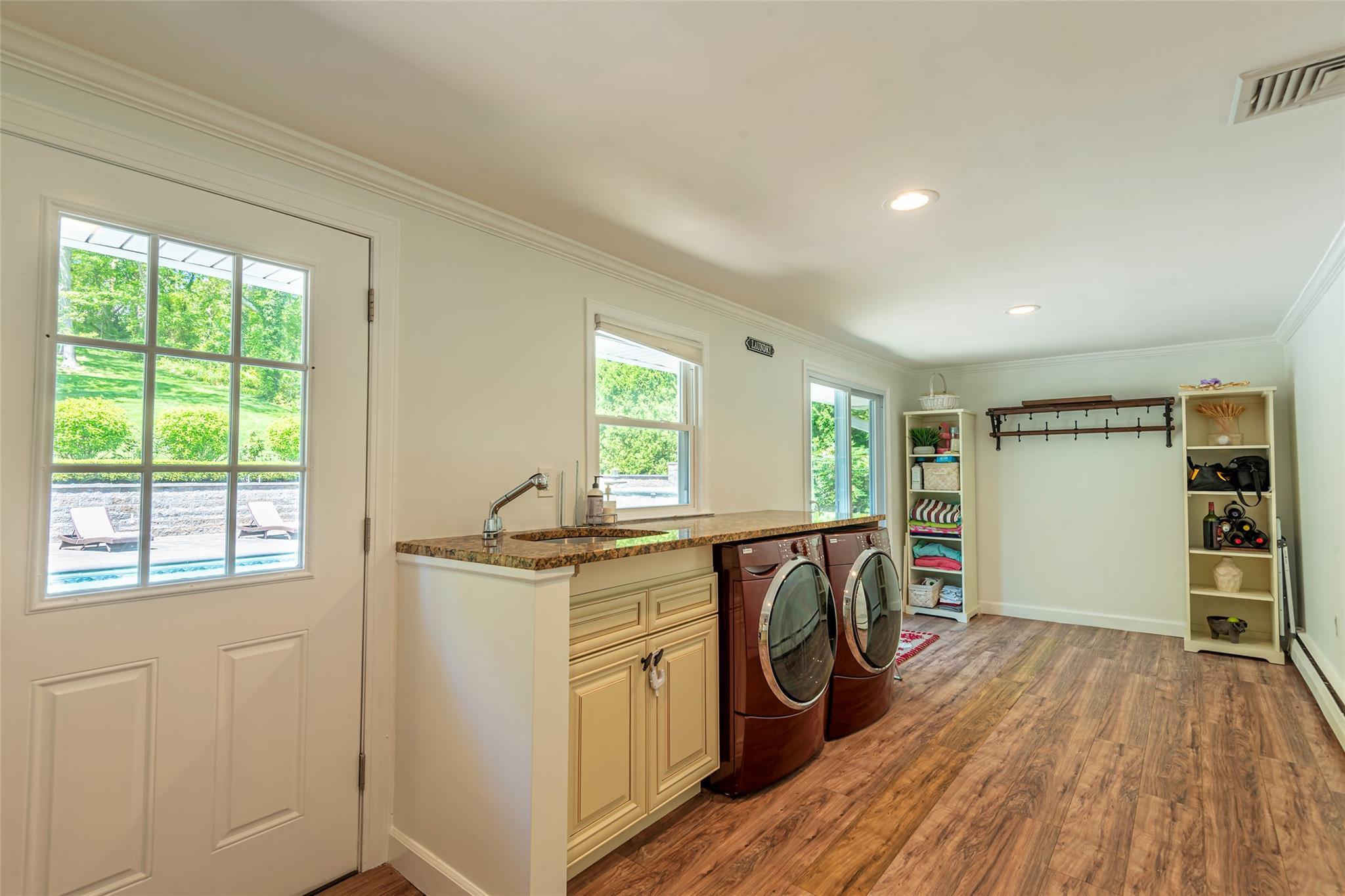 Single Family Grayon  Suffolk County, NY 11746, MLS-860917-18