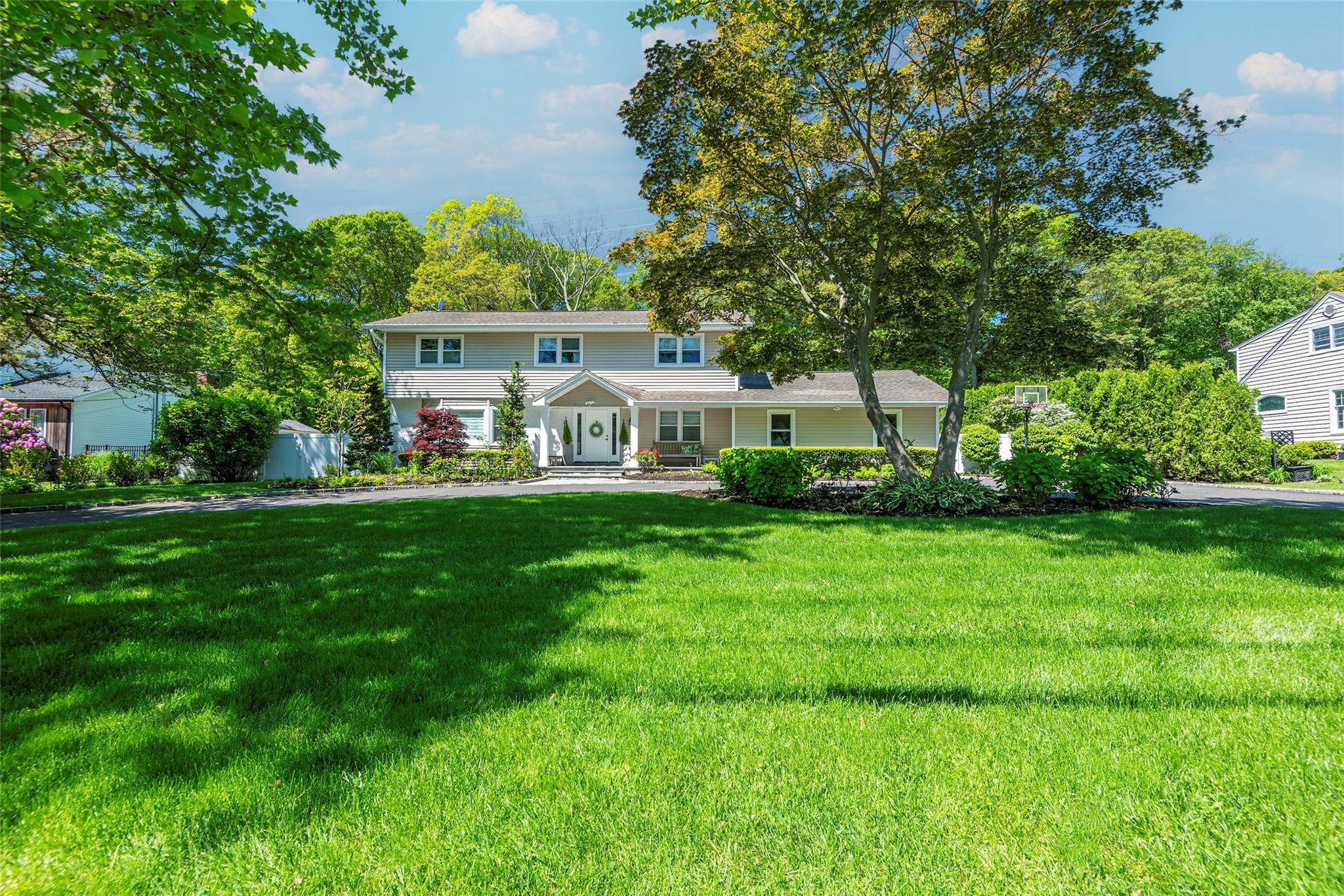 Single Family Grayon  Suffolk County, NY 11746, MLS-860917-2