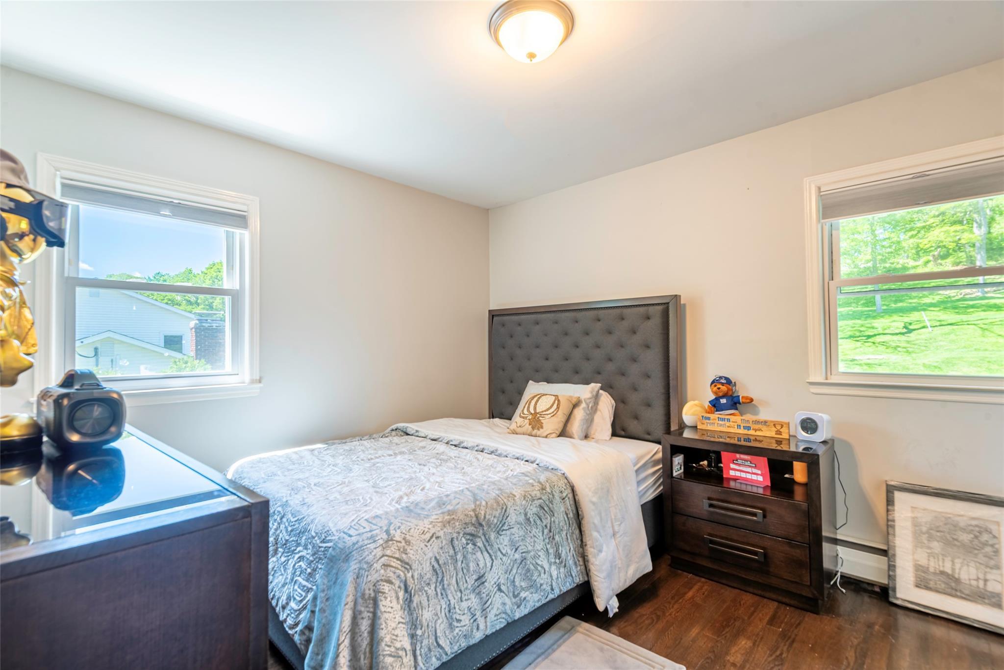 Single Family Grayon  Suffolk County, NY 11746, MLS-860917-26