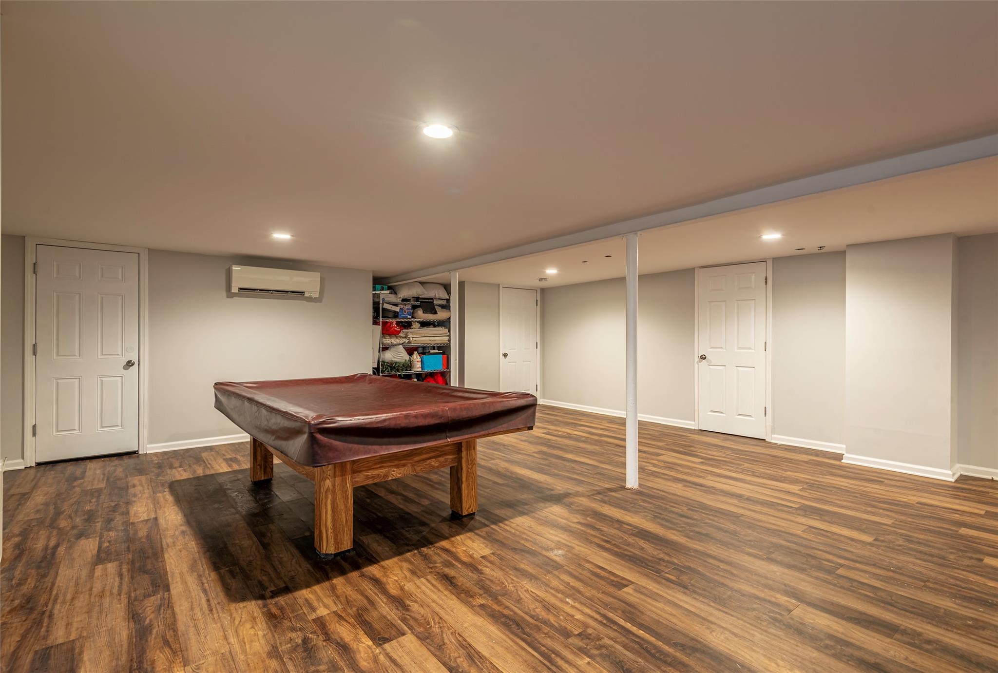 Single Family Grayon  Suffolk County, NY 11746, MLS-860917-27