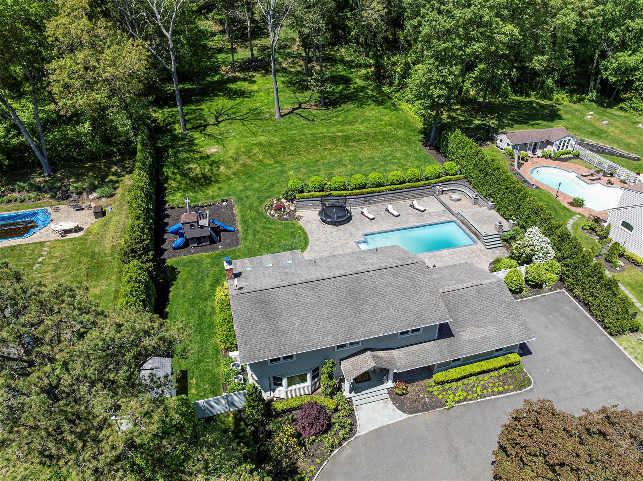 Single Family Grayon  Suffolk County, NY 11746, MLS-860917-30