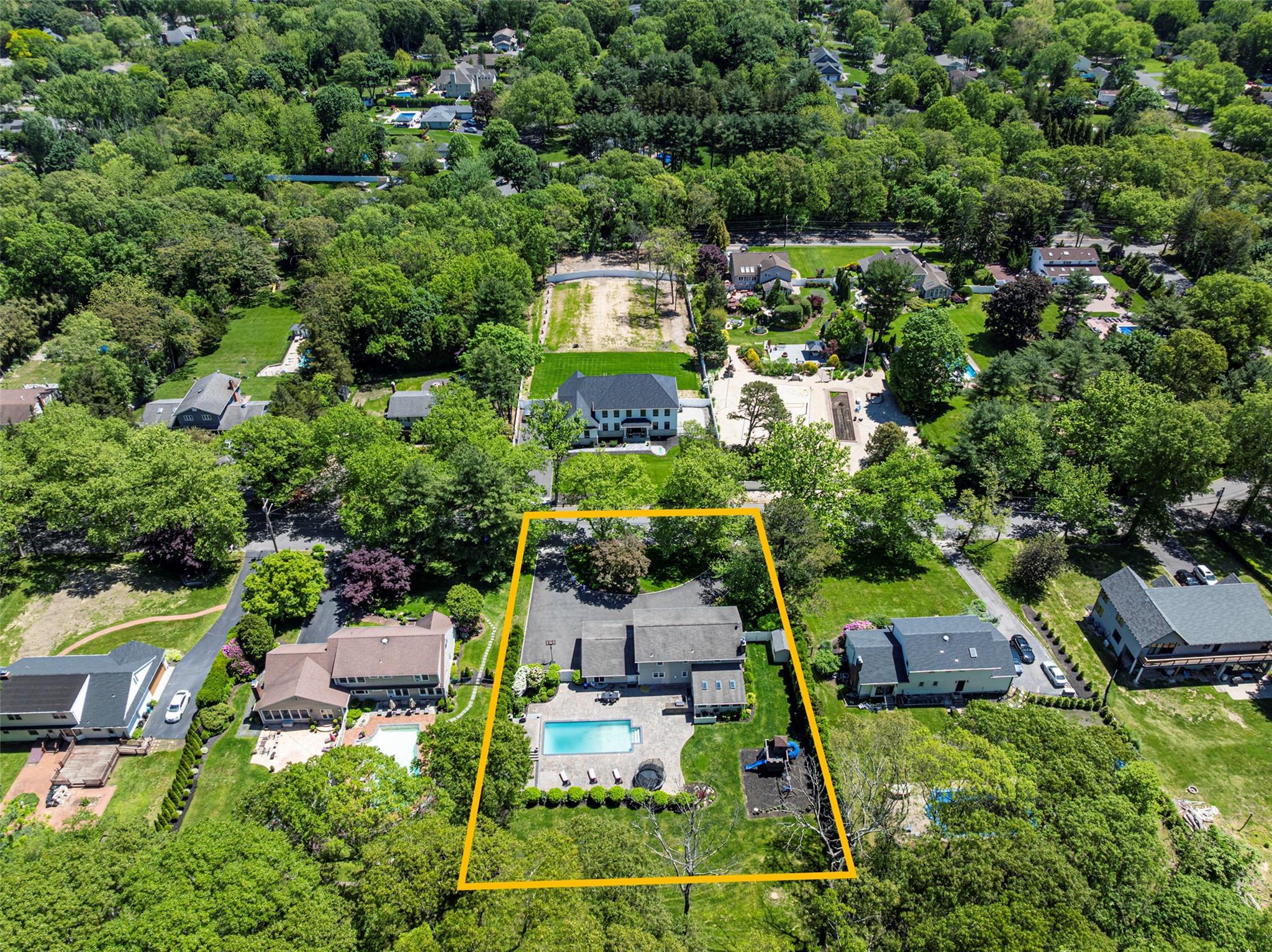 Single Family Grayon  Suffolk County, NY 11746, MLS-860917-33