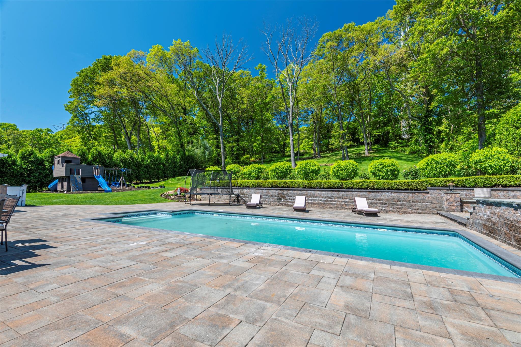Single Family Grayon  Suffolk County, NY 11746, MLS-860917-5