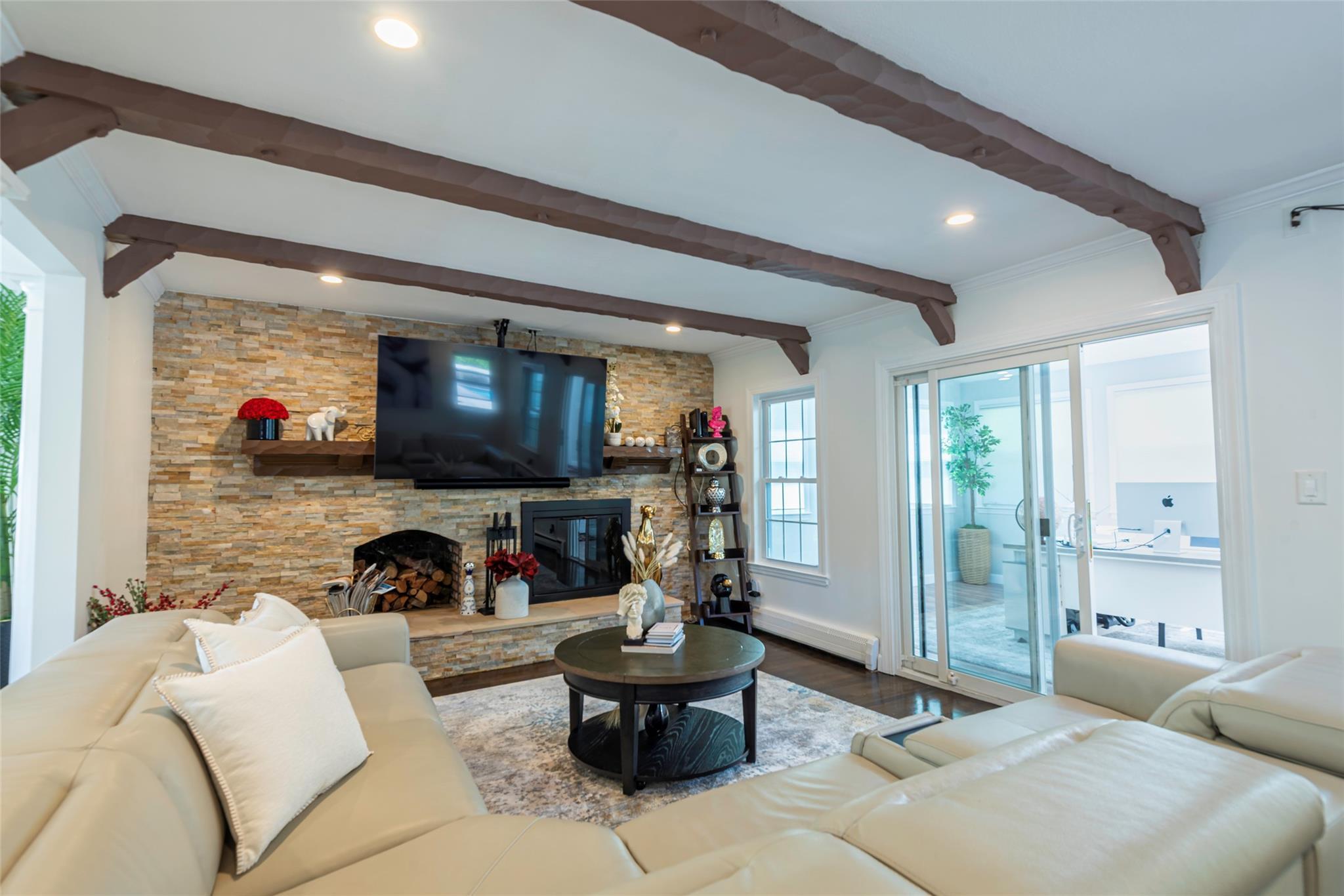 Single Family Grayon  Suffolk County, NY 11746, MLS-860917-9