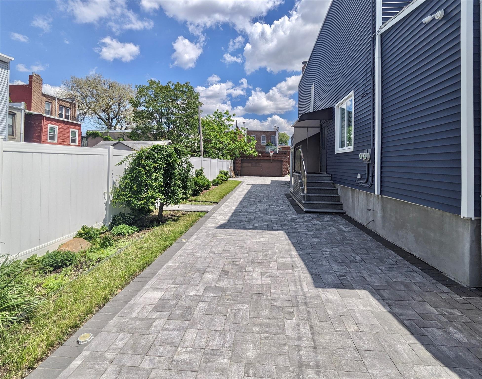 Single Family 61 Street  Queens, NY 11379, MLS-860921-3