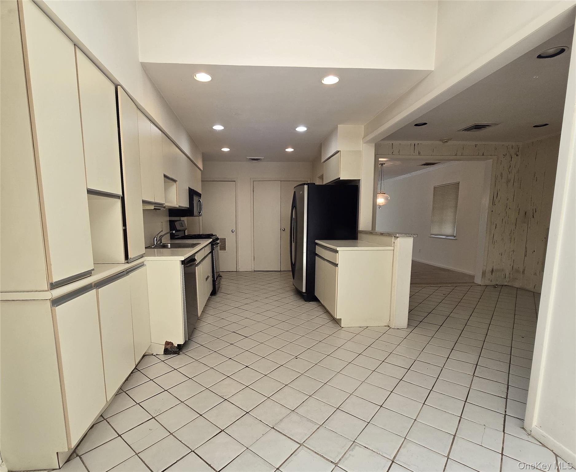 Single Family Leonard  Nassau County, NY 11518, MLS-860962-12