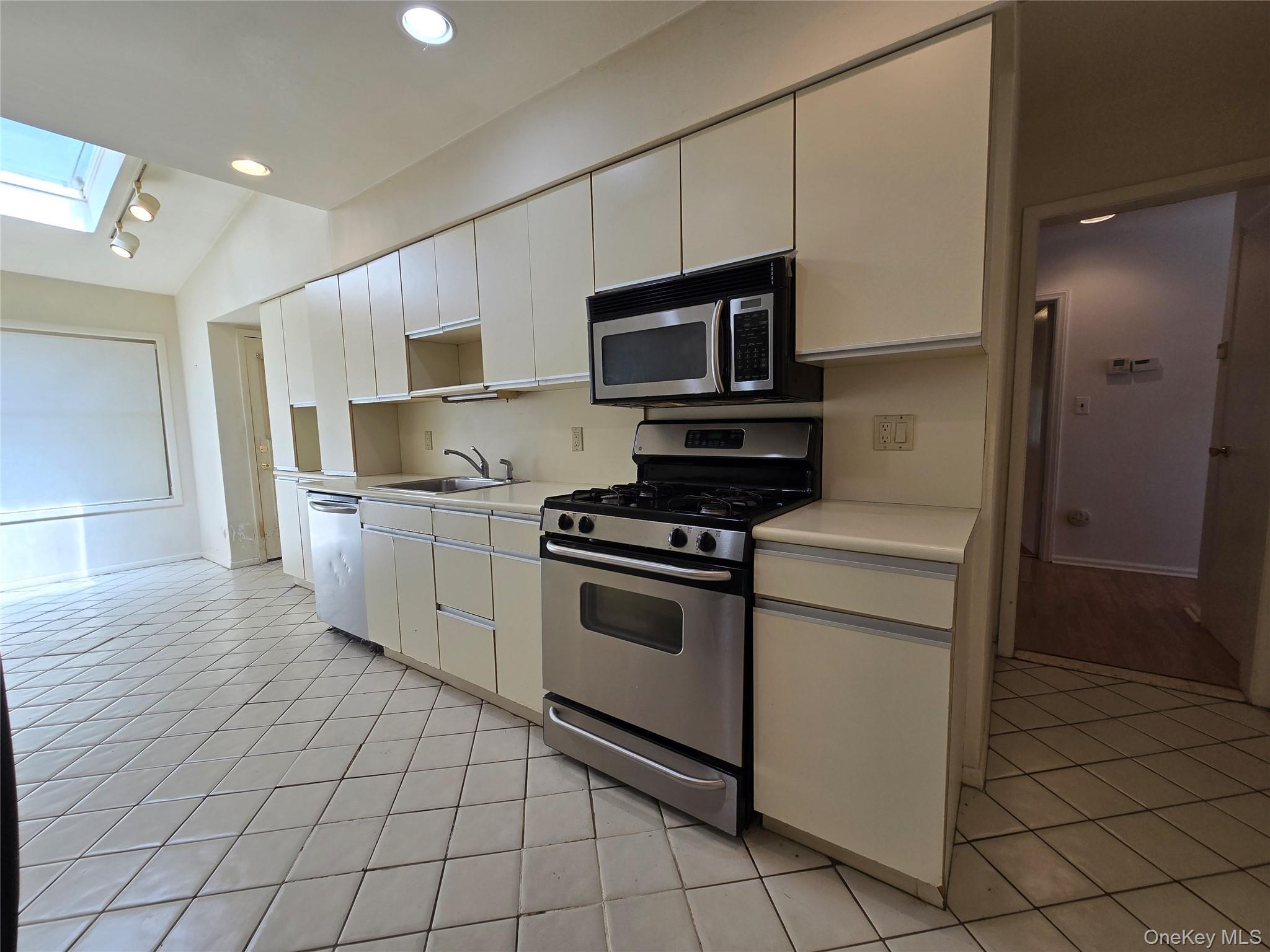 Single Family Leonard  Nassau County, NY 11518, MLS-860962-14