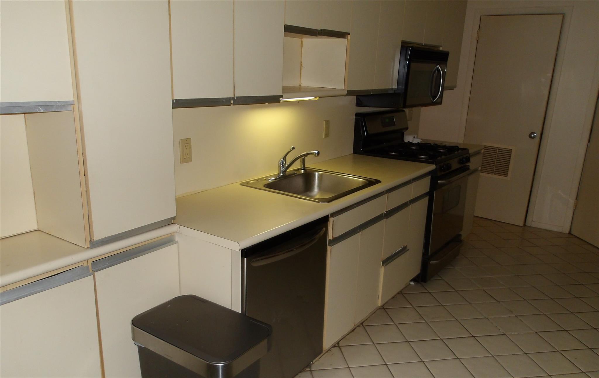 Single Family Leonard  Nassau County, NY 11518, MLS-860962-3