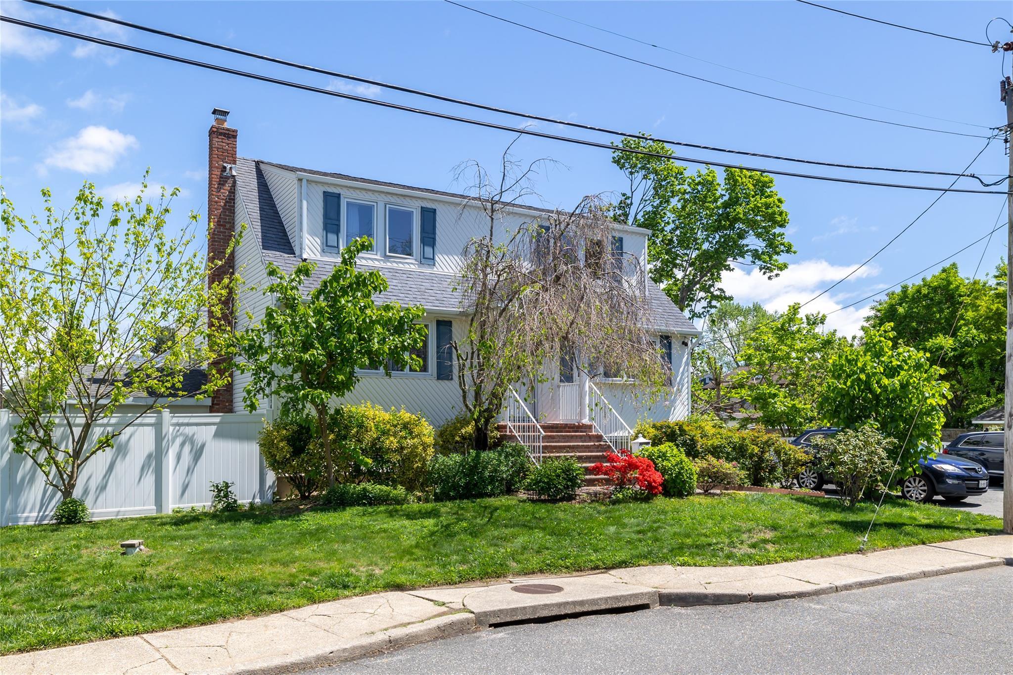 Single Family Varney  Suffolk County, NY 11746, MLS-860965-2