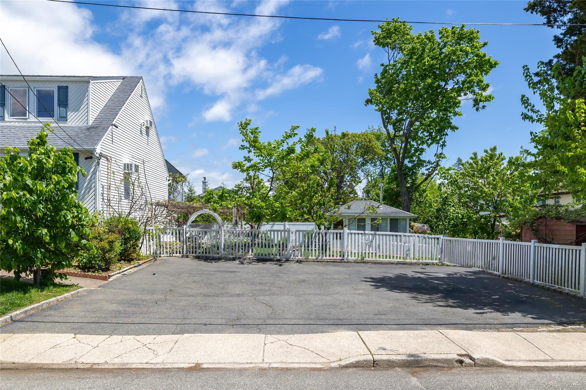 Single Family Varney  Suffolk County, NY 11746, MLS-860965-22