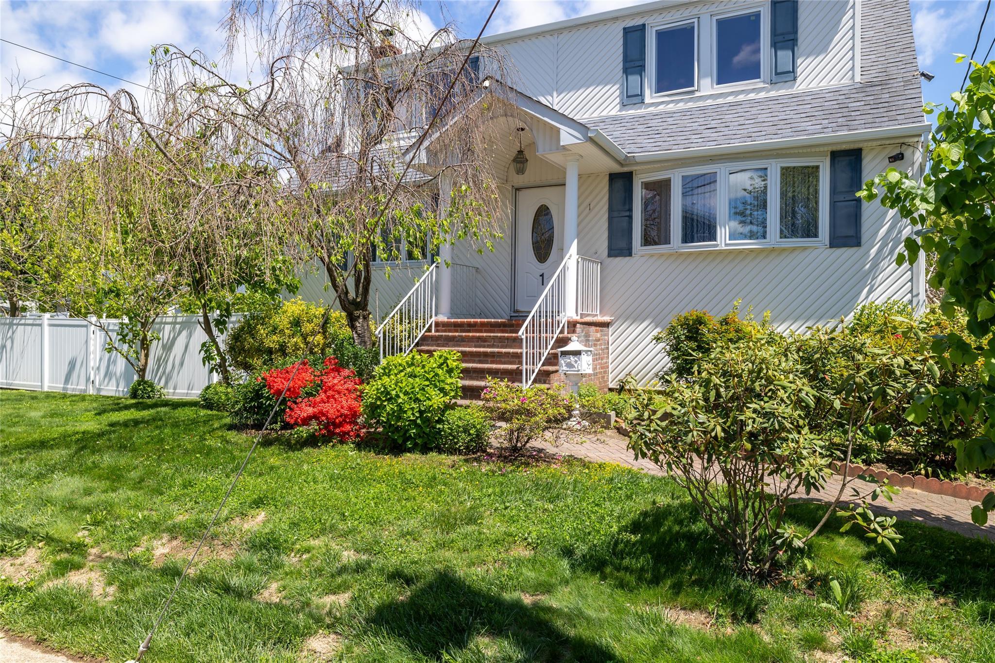 Single Family Varney  Suffolk County, NY 11746, MLS-860965-3