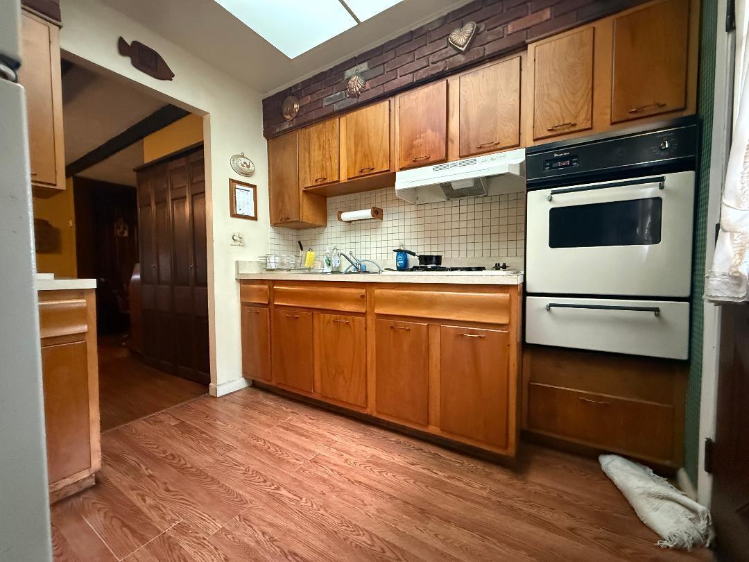 Single Family De Reimer  Bronx, NY 10466, MLS-860974-5