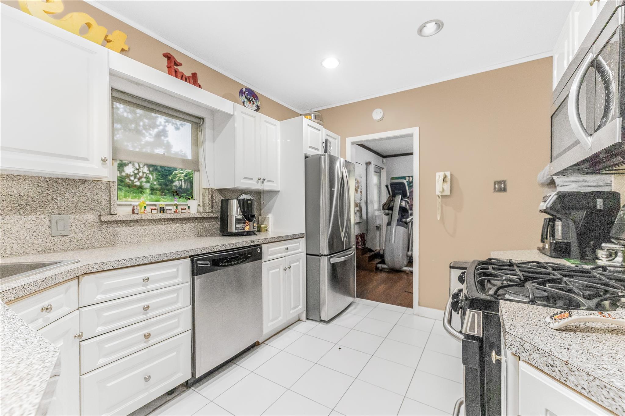 Single Family Arden  Westchester County, NY 10701, MLS-860981-8