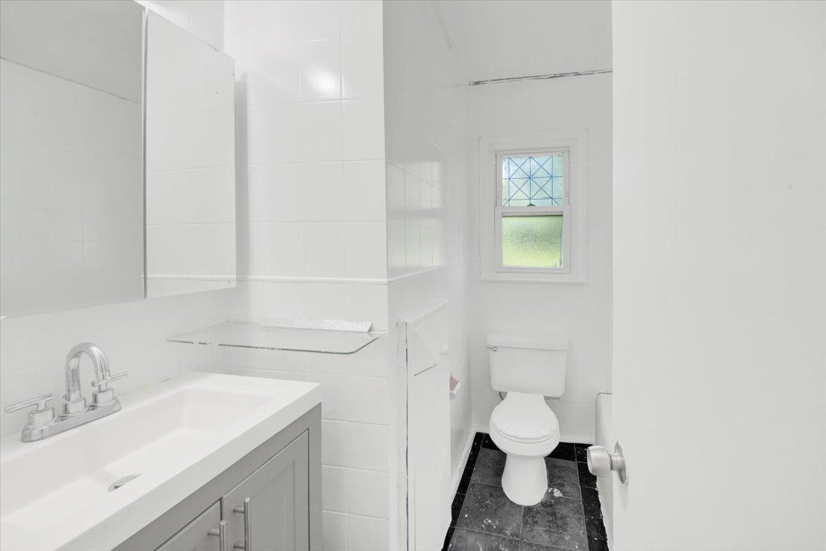 Single Family Linn  Westchester County, NY 10705, MLS-861015-13