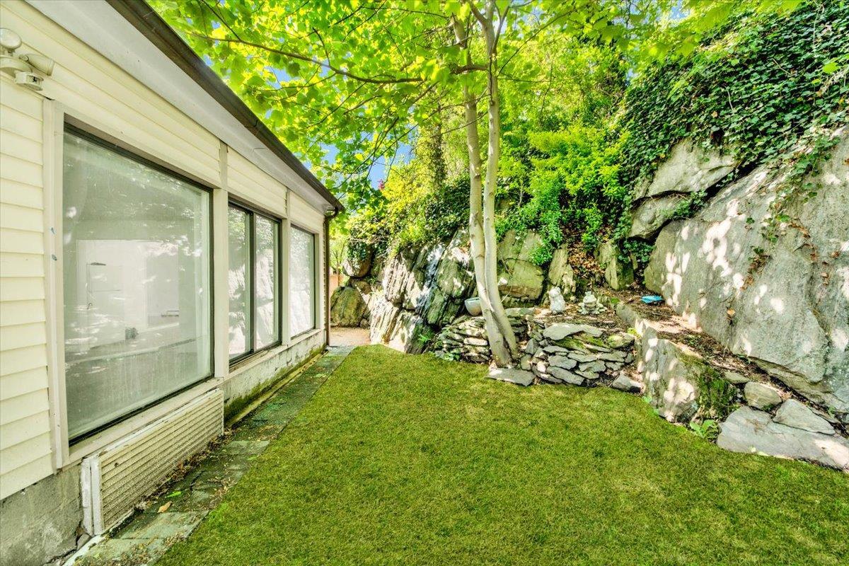 Single Family Linn  Westchester County, NY 10705, MLS-861015-2