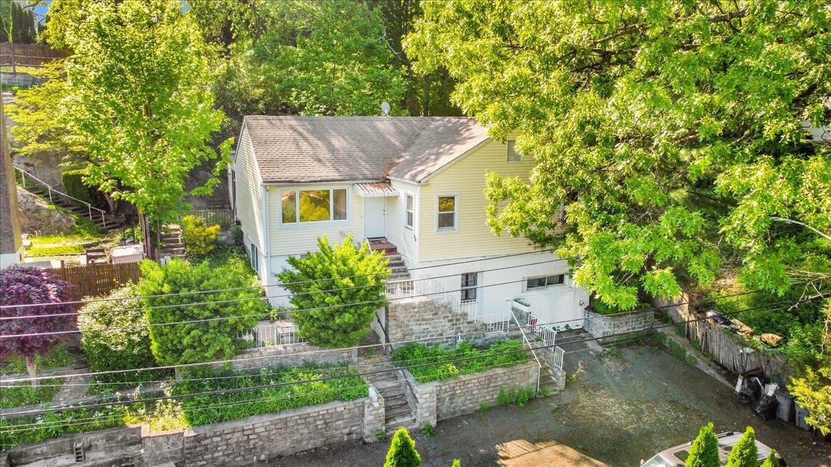 Single Family Linn  Westchester County, NY 10705, MLS-861015-35
