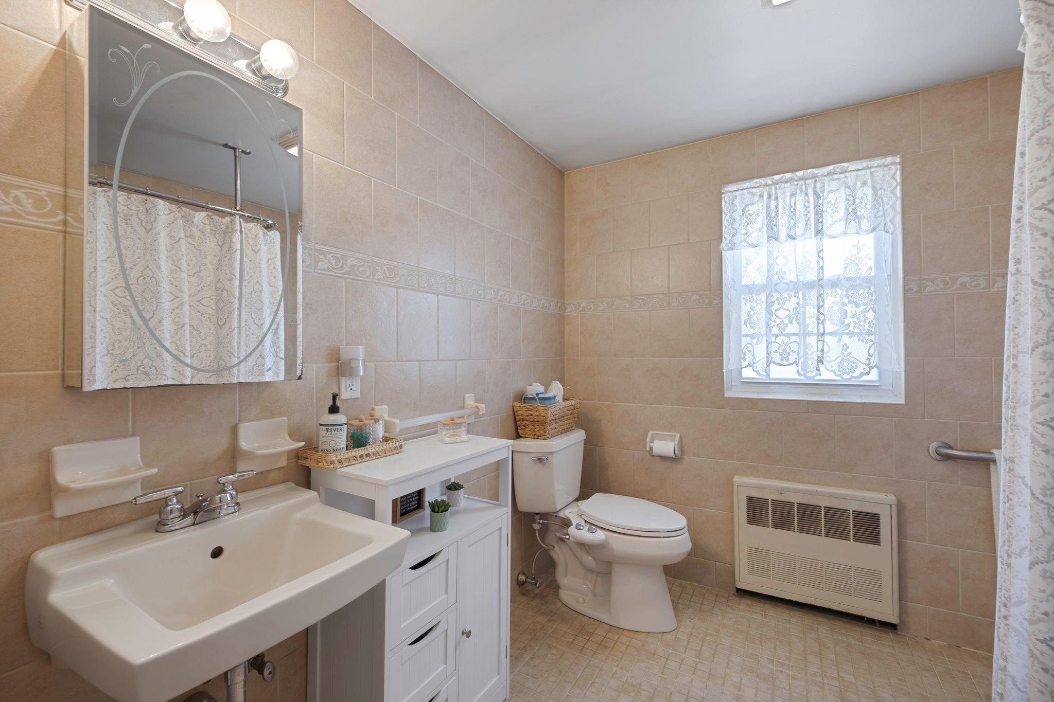 Single Family Ontario  Suffolk County, NY 11706, MLS-861030-17