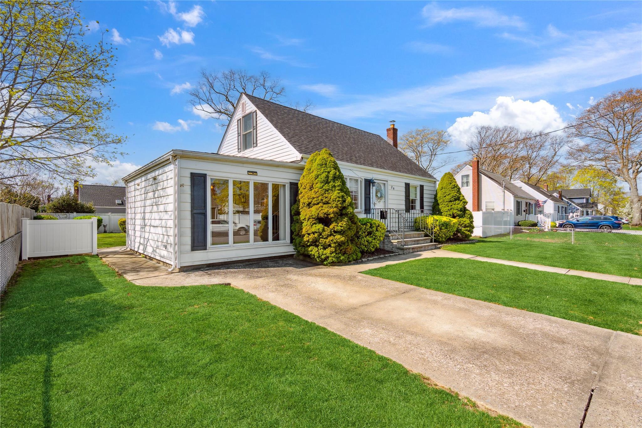 Single Family Elaine  Suffolk County, NY 11782, MLS-861033-2