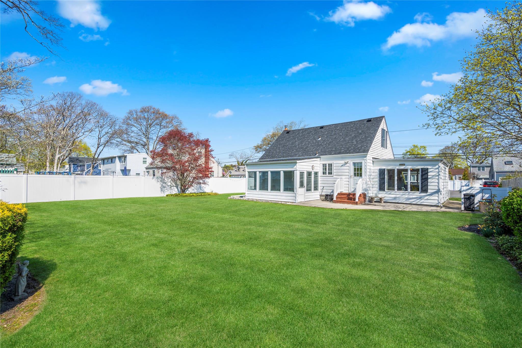 Single Family Elaine  Suffolk County, NY 11782, MLS-861033-32