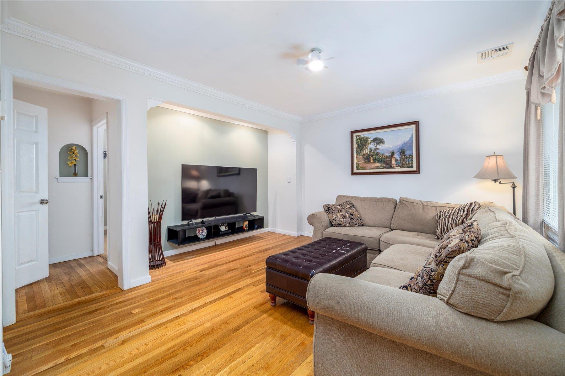 Single Family Croyden  Nassau County, NY 11040, MLS-861045-3