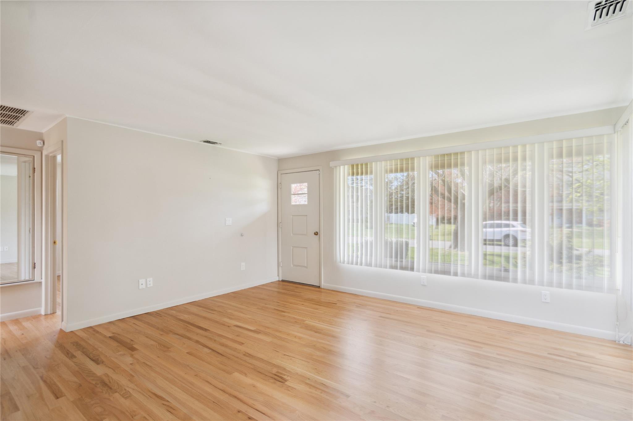 Single Family Bay  Suffolk County, NY 11705, MLS-861055-7