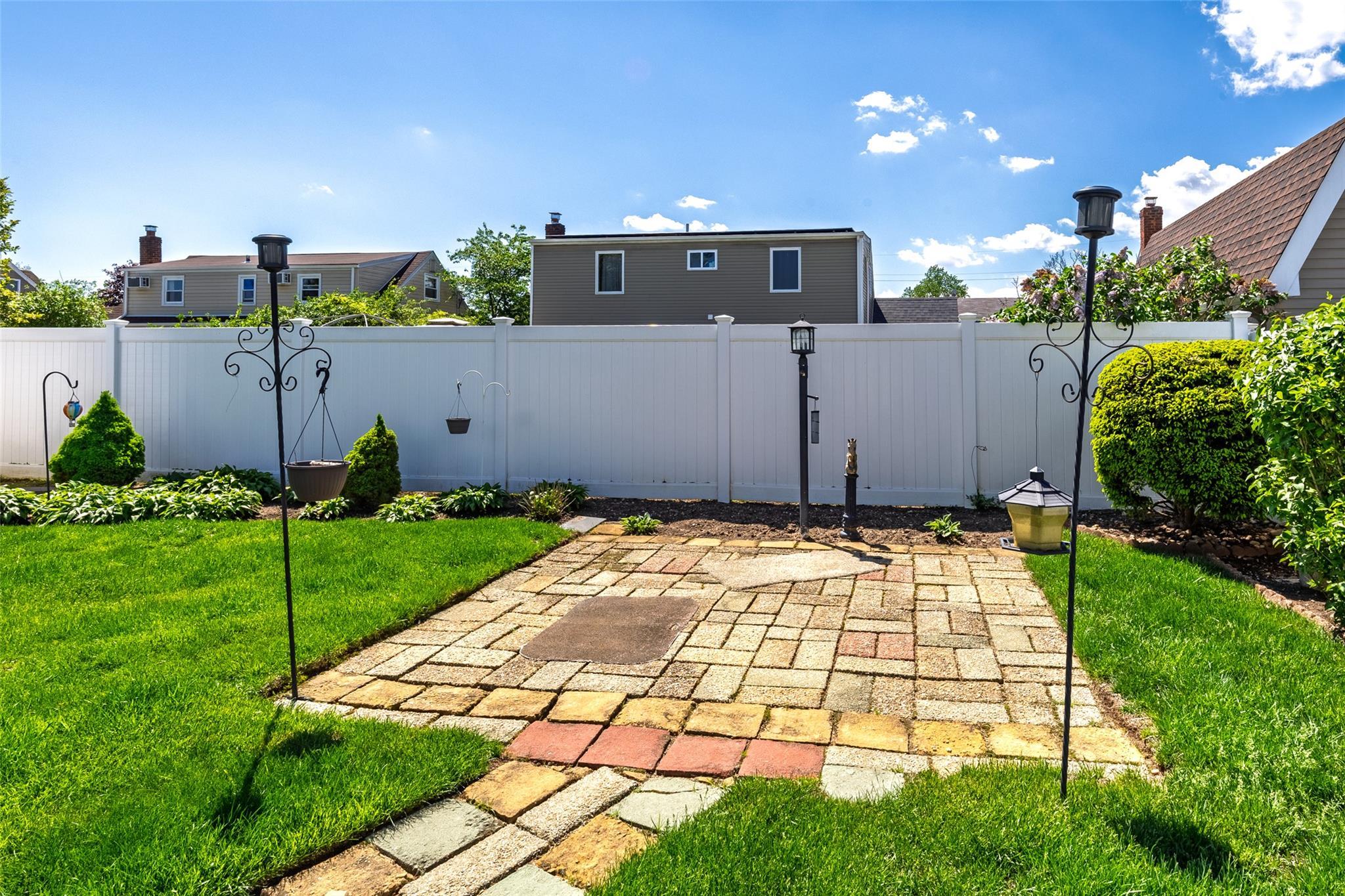 Single Family Erma  Nassau County, NY 11554, MLS-861079-37