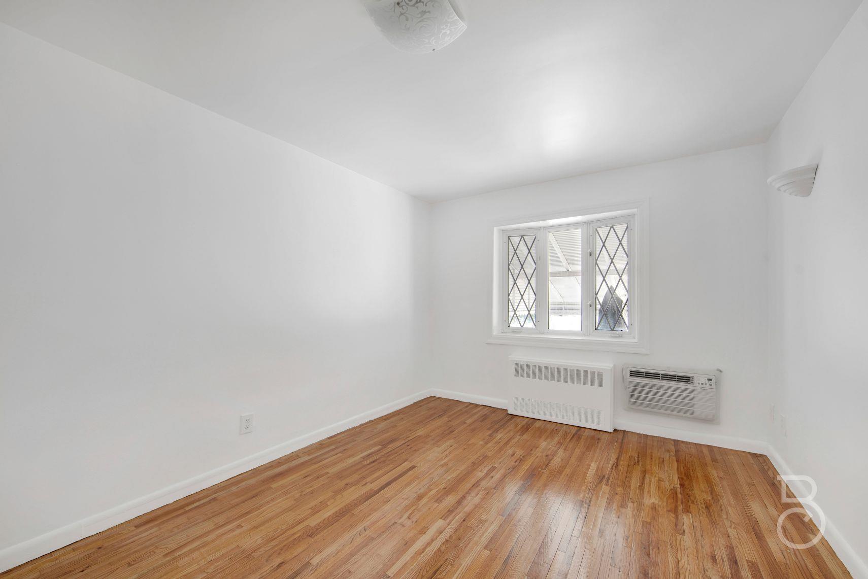 Single Family 48th  Queens, NY 11105, MLS-861086-9