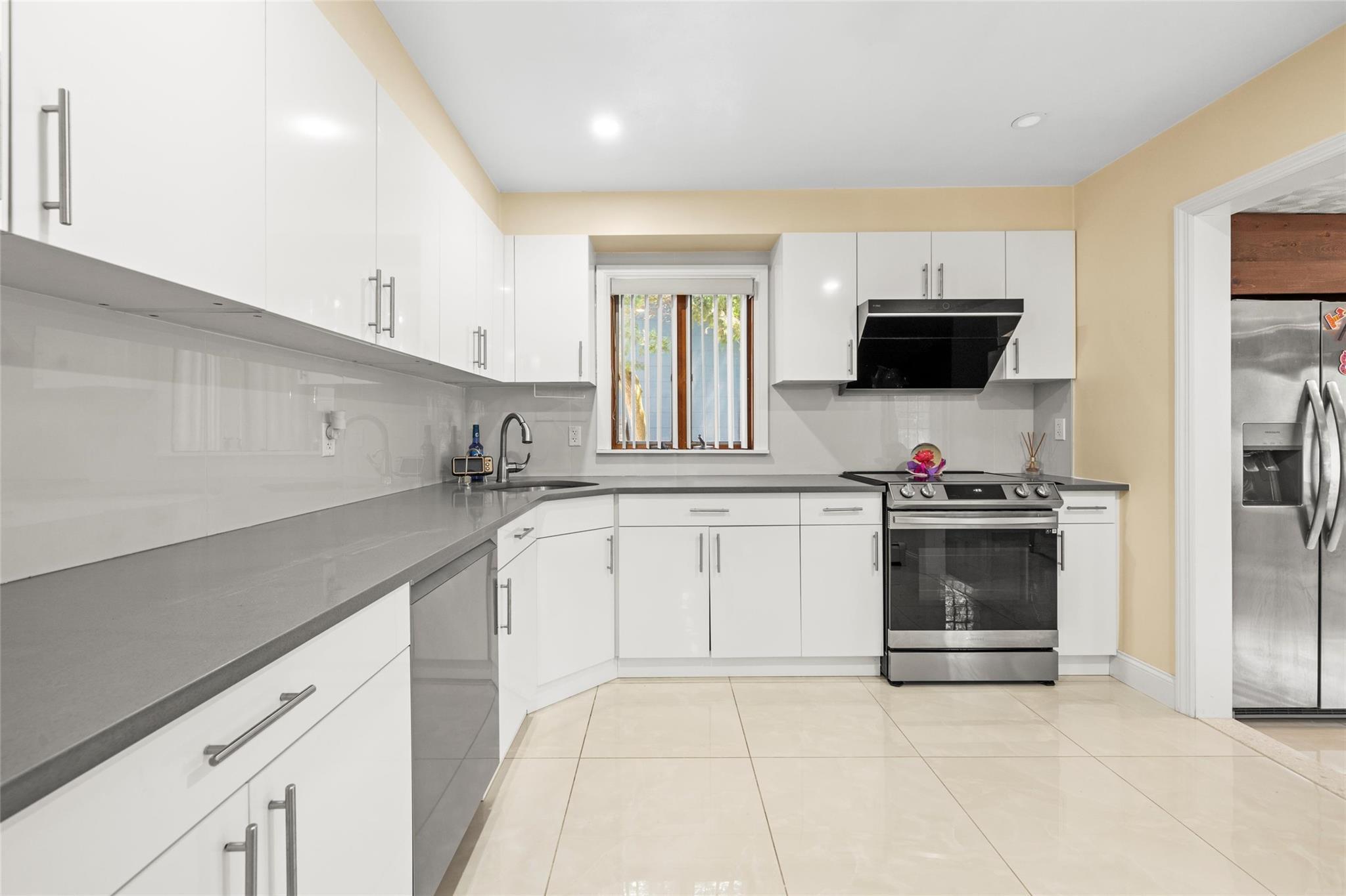 Single Family Jeffrey  Nassau County, NY 11554, MLS-861118-10