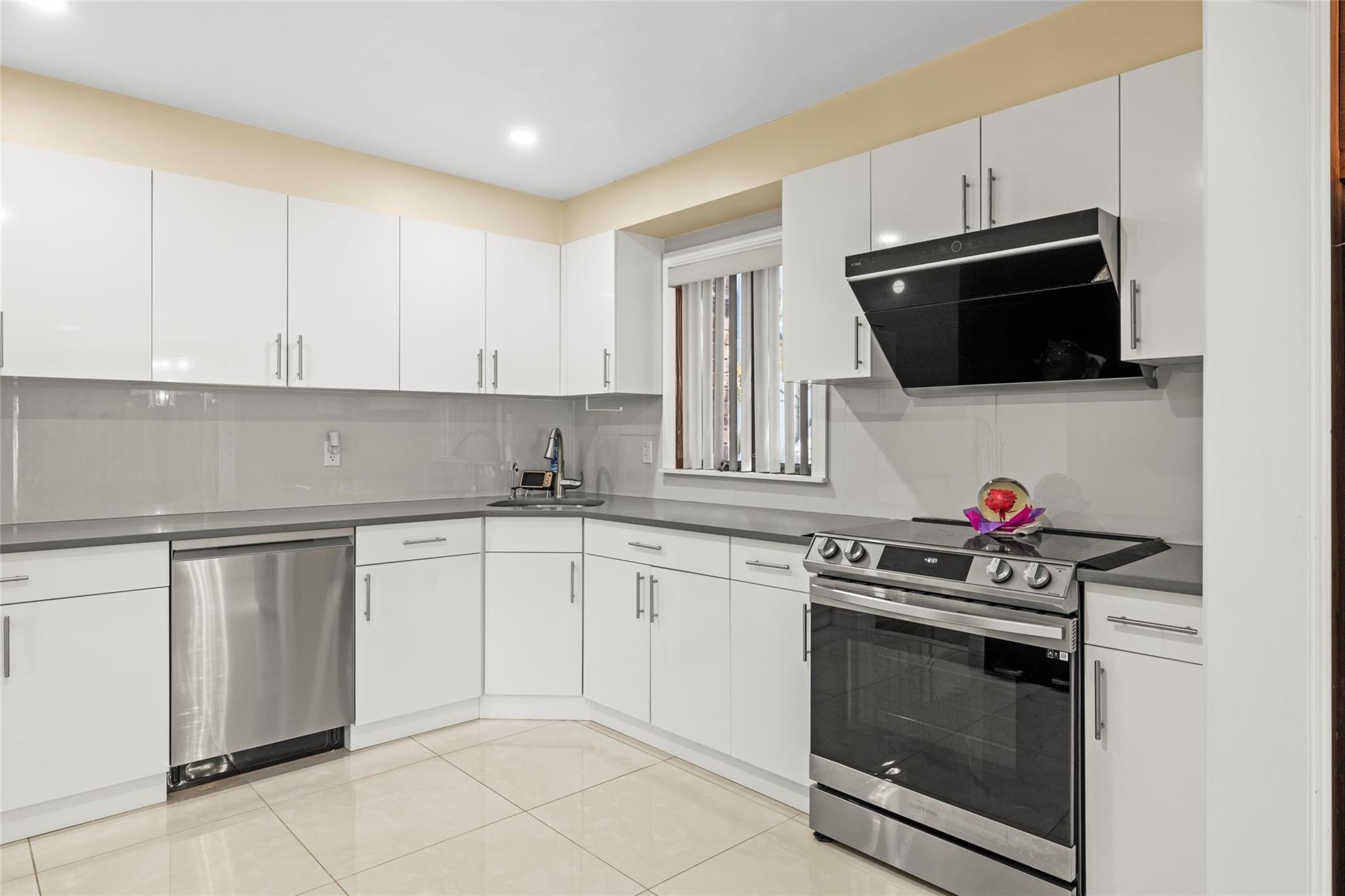 Single Family Jeffrey  Nassau County, NY 11554, MLS-861118-9